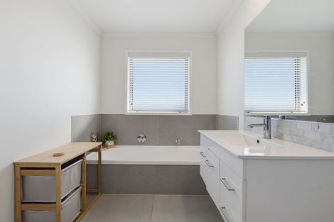 Photo of property in 1 Te Wharo Drive, Papamoa, 3118