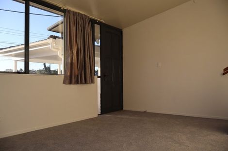 Photo of property in 1/30 Shakespeare Road, Milford, Auckland, 0620