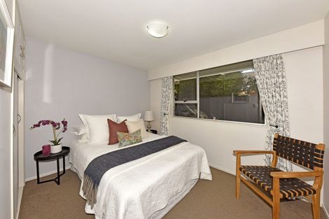 Photo of property in 2/23 Broadfell Avenue, Avonhead, Christchurch, 8042