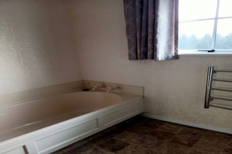 Photo of property in 103 Pahiatua Street, Hokowhitu, Palmerston North, 4410