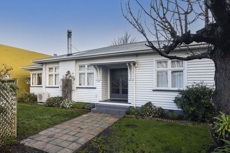 Photo of property in 100 Shakespeare Road, Waltham, Christchurch, 8023