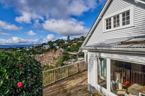 Photo of property in 9 Northland Road, Northland, Wellington, 6012