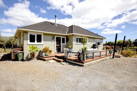 Photo of property in 64 Te Roto Road, Otaki, 5512