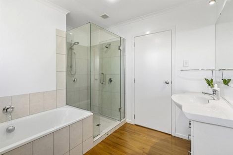 Photo of property in 264 Sunset Road, Windsor Park, Auckland, 0632