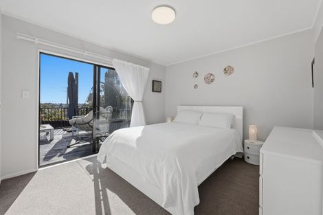 Photo of property in 2/102 Sandspit Road, Shelly Park, Auckland, 2014