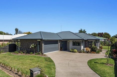 Photo of property in 21 Edgewater Grove, Whakatane, 3120