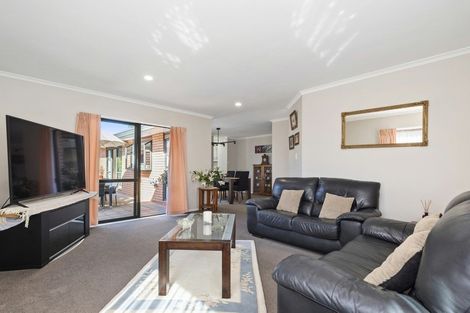 Photo of property in 14 John Lister Close, Golflands, Auckland, 2013