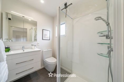 Photo of property in 2 Stanhope Grove, Korokoro, Lower Hutt, 5012