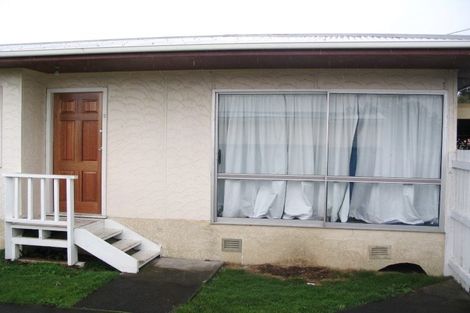 Photo of property in 2/8 Cornwall Road, Mangere, Auckland, 2022