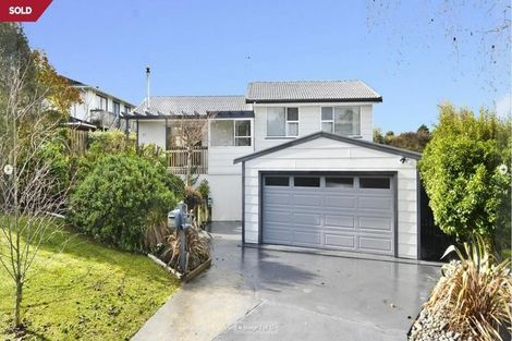 Photo of property in 17 Peterhouse Place, West Harbour, Auckland, 0618