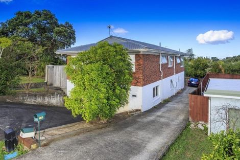 Photo of property in 10 Holdaway Avenue, Northcote, Auckland, 0627