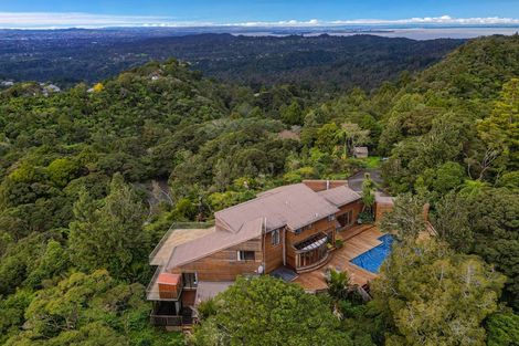 Photo of property in 922 West Coast Road, Waiatarua, Auckland, 0604