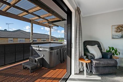 Photo of property in 7 Raabia Close, Parakai, 0830