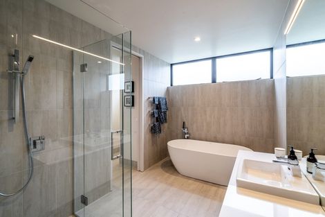 Photo of property in 4 Eden Close, Wanaka, 9305