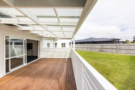 Photo of property in 4 Stratford Court, Fitzherbert, Palmerston North, 4410