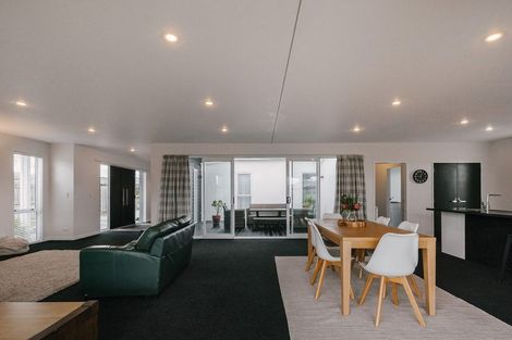 Photo of property in 10 Monaco Grove, Fitzherbert, Palmerston North, 4410