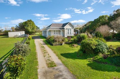 Photo of property in 25 Castle Street, Eltham, 4322