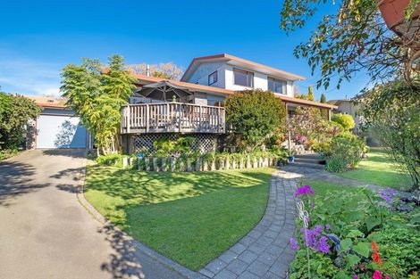 Photo of property in 2 Hunters Hill, Havelock North, 4130