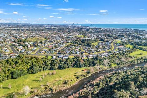 Photo of property in 1/58 Riversdale Drive, Merrilands, New Plymouth, 4312