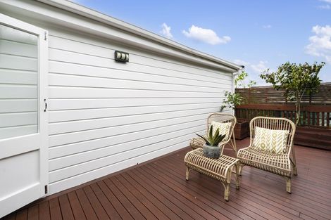 Photo of property in 24 Alberta Street, Point Chevalier, Auckland, 1022