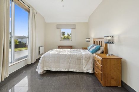 Photo of property in 35 Godley Road, Green Bay, Auckland, 0604