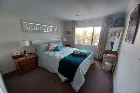 Photo of property in 16 Borneo Drive, Fairview Heights, Auckland, 0632