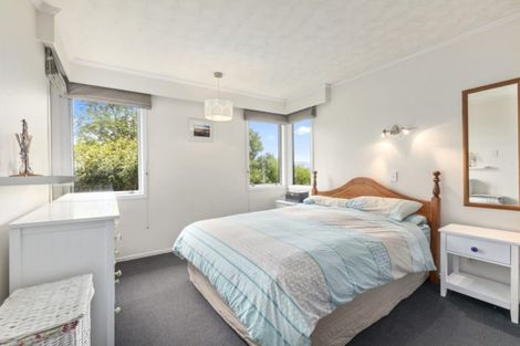 Photo of property in 30 Poto Road, Normandale, Lower Hutt, 5010