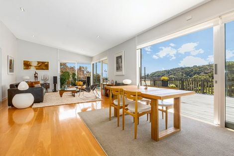 Photo of property in 4 Francis Bell Grove, Lowry Bay, Lower Hutt, 5013