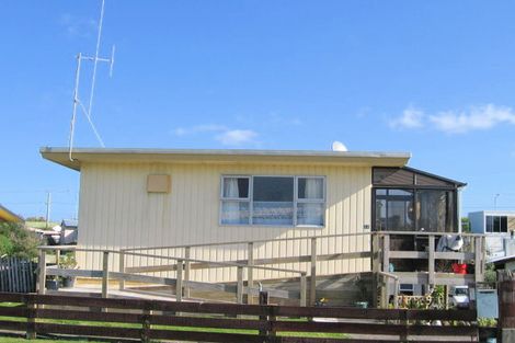 Photo of property in 56 Karewa Parade, Papamoa Beach, Papamoa, 3118