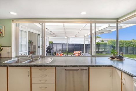 Photo of property in 25 Hillcrest Road, Otumoetai, Tauranga, 3110