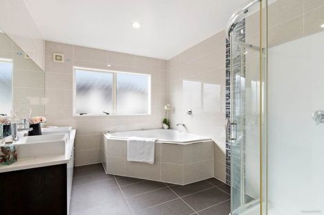 Photo of property in 51 Terrasini Drive, Flat Bush, Auckland, 2019