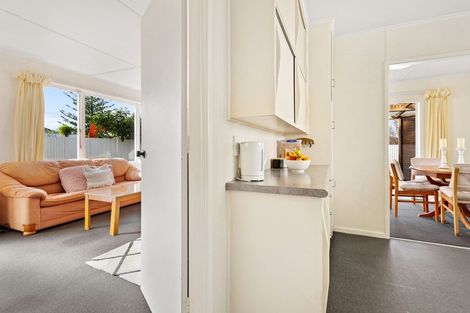 Photo of property in 2/99 Hobsonville Road, West Harbour, Auckland, 0618