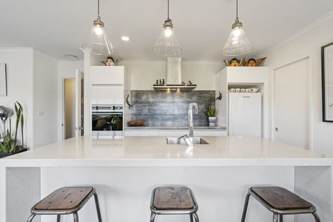 Photo of property in 8 Cooke Farm Grove, Waiwhakaiho, New Plymouth, 4312