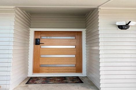 Photo of property in 32 Sunvue Road, Glen Eden, Auckland, 0602