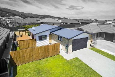 Photo of property in 5 Sunstone Crescent, Brown Owl, Upper Hutt, 5018