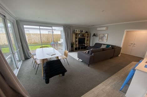 Photo of property in 22 Clare Street, Cambridge, 3434