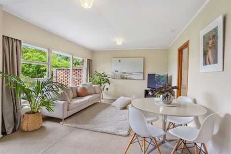 Photo of property in 2/1 Ocean View Road, Hillcrest, Auckland, 0627