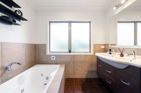 Photo of property in 5 Cooper Crescent, Cambridge, 3434