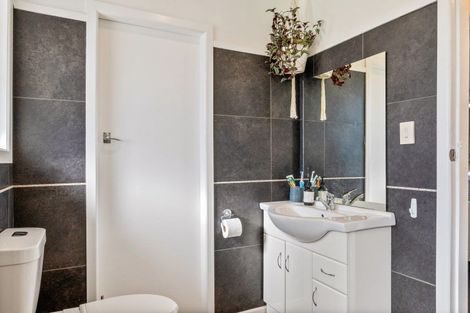 Photo of property in 593 Queen Street East, Levin, 5510