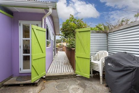 Photo of property in 63 Sea View Road, Baylys Beach, 0377