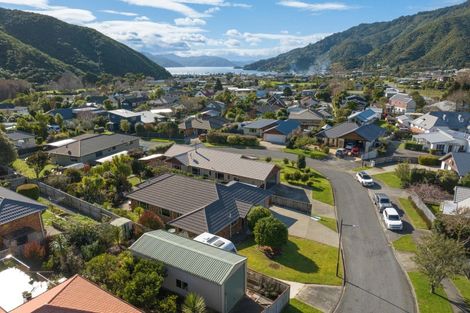 Photo of property in 2 Whitby Close, Waikawa, Picton, 7220