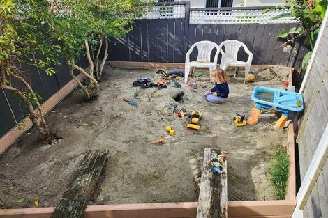 Photo of property in 102 Wiseley Road, West Harbour, Auckland, 0618