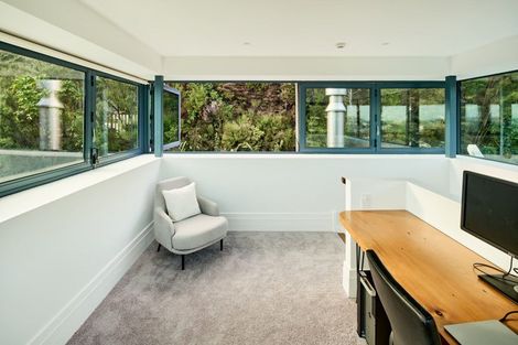 Photo of property in 21 Dillon Street, Lowry Bay, Lower Hutt, 5013