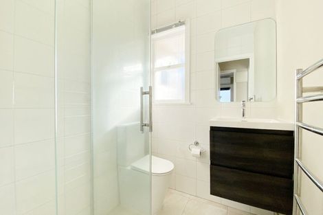 Photo of property in 2/60 Church Street, Northcote Point, Auckland, 0627