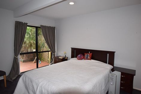 Photo of property in 3/252 East Coast Road, Forrest Hill, Auckland, 0620