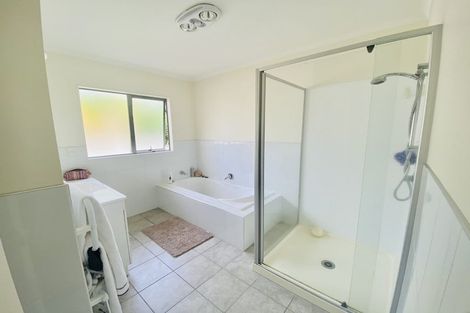 Photo of property in 1 Thomas Hamer Place, Greenhithe, Auckland, 0632