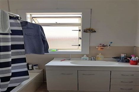 Photo of property in 15 Grande Vue Road, Papatoetoe, Auckland, 2025