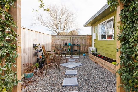 Photo of property in 43 Dalfield Place, Highbury, Palmerston North, 4412