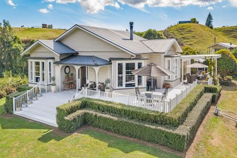 Photo of property in 214 Heatherlea Road East, Levin, 5571