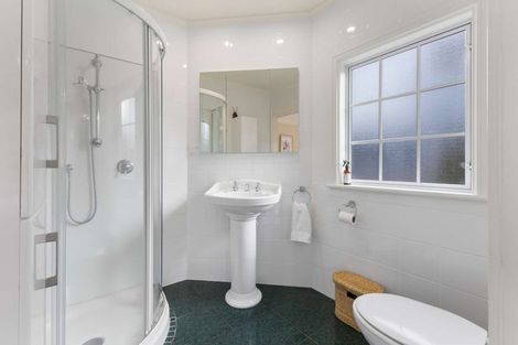 Photo of property in 424 Mangorei Road, Highlands Park, New Plymouth, 4312